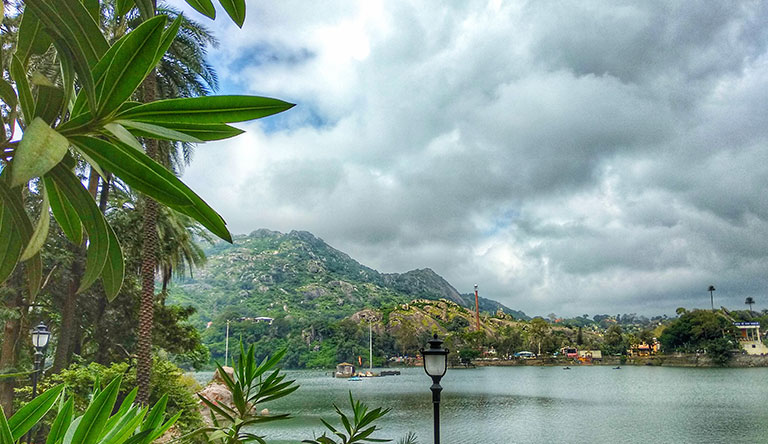 nakki-lake-mount-abu-rajasthan-india